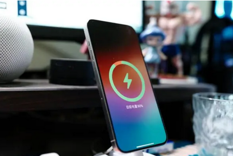 乾县苹果15换屏服务分享用什么充电器给iPhone15充电更好 